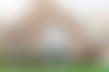 1️⃣9️⃣ Natural and romantic posing engagement photos University of Richmond