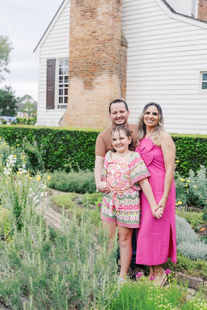 	3.	Family standing together in garden path