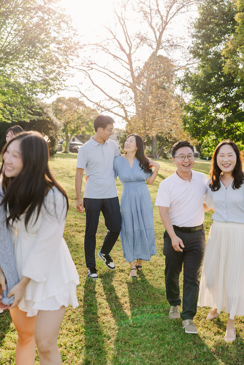 Extended family walking together in the sunlight during a Maymont Park photoshoot in Richmond.