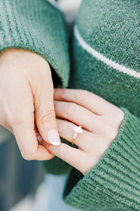 1️⃣4️⃣ Close up engagement ring photo cozy fall session Richmond