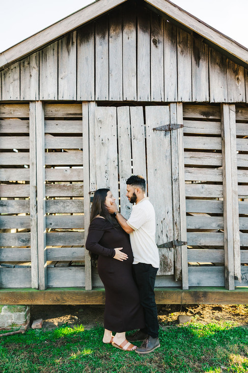	5.	Couple embracing by wooden barn during Richmond Battlefield maternity session