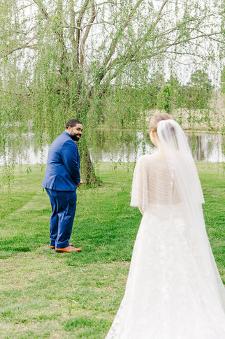 	7.	First look moment just before bride taps groom’s shoulder