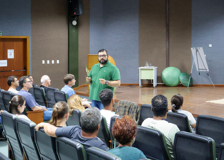 Aula de Controle de pragas e doenças com William Bucker