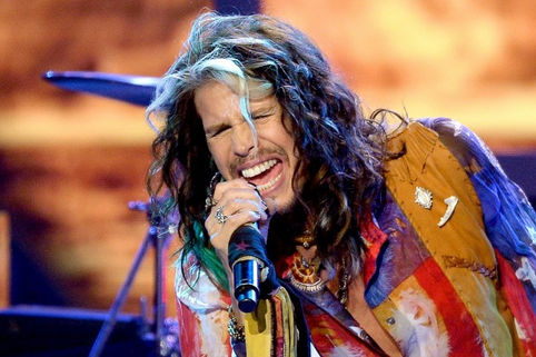 Steven Tyler canta com músico de rua no Rio de Janeiro