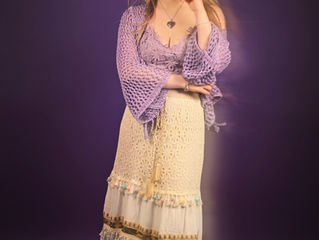 //Song Review\\ Amy Jo brings vibrant heart and powerful honesty with new single ‘Hypocrite (La Da Di Da)’