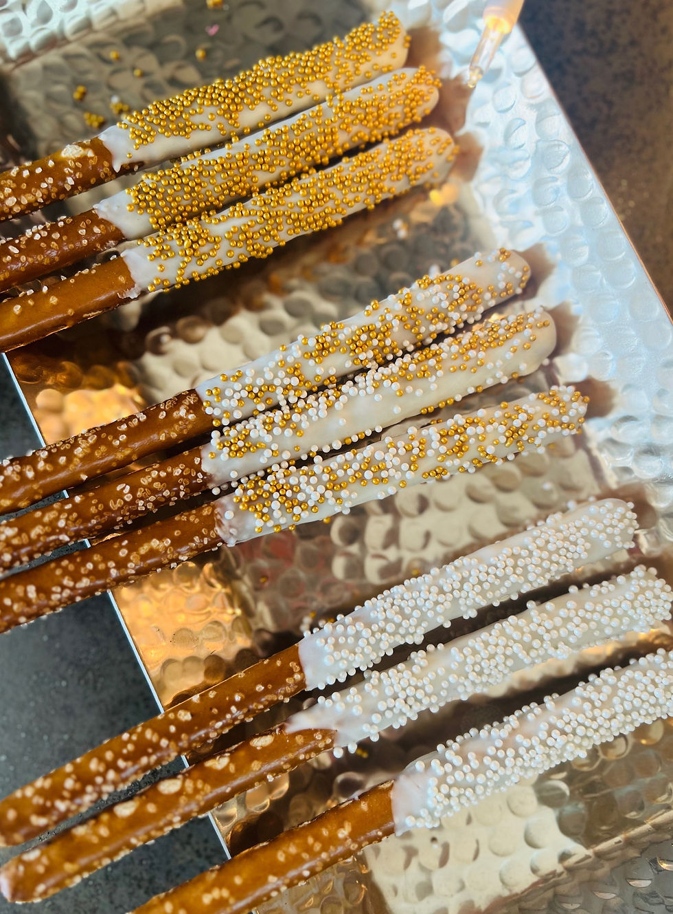 Thumbnail: Christmas chocolate dipped pretzels 