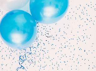 Studio-Aufnahme von Ballons auf farbigen