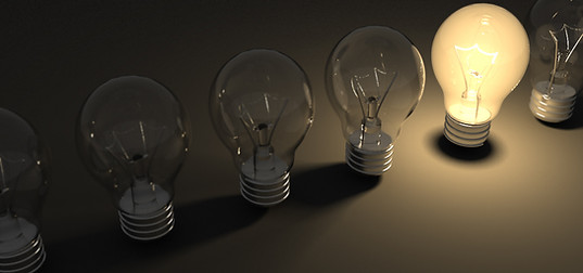 Bombilla de la idea brillante