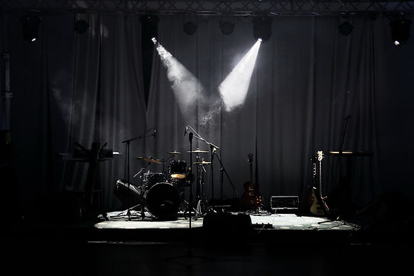 Bühne in dem Spot Lights