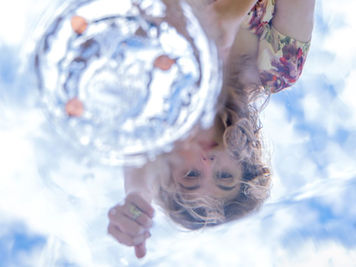 Wishing Well by Ava Valianti is a song full of nostalgic feelings and warm emotions.