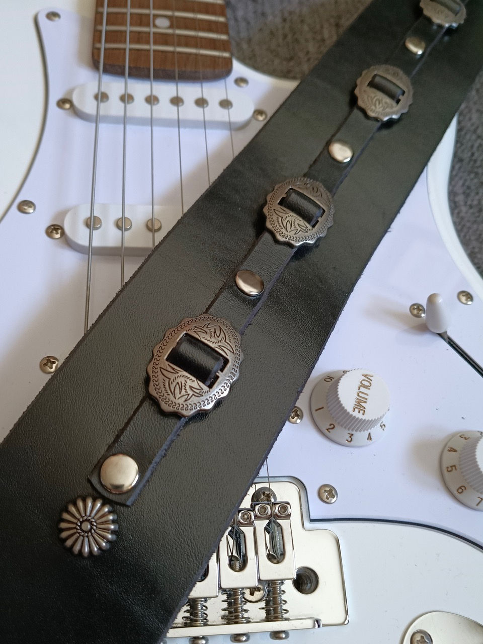 Miniature : Sangle CUSTOM en cuir pour Guitare ou Basse