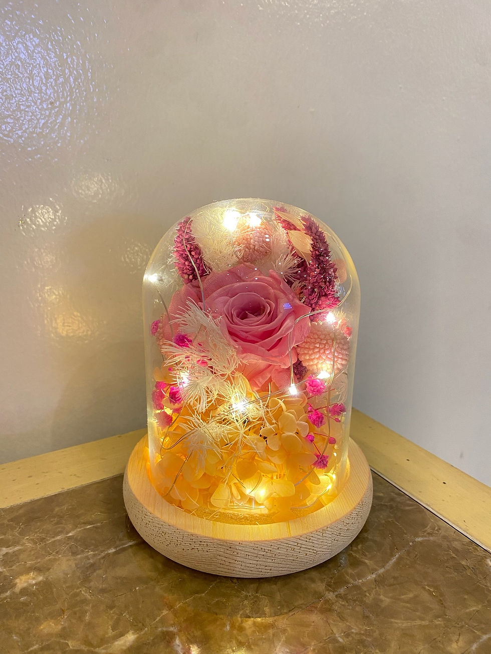 Small Dome arrangement with Lights (Preserved rose)