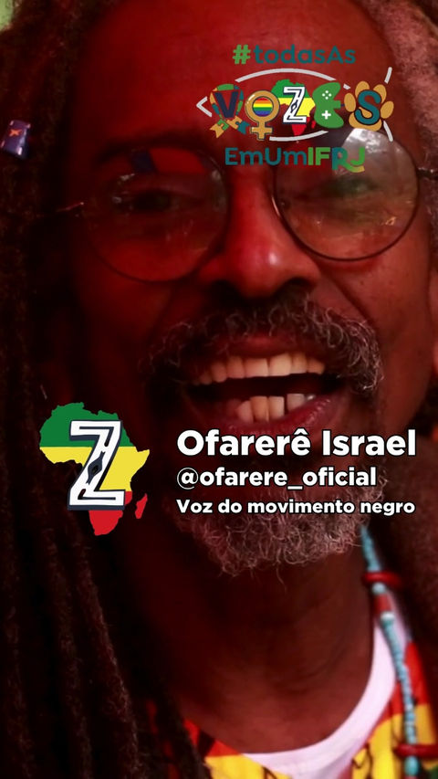 Retrato de Ofarerê Israel, com texto "Todas as Vozes Em Um IFR", sorrindo com roupa colorida