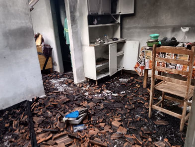 Jovem com autismo é salvo de incêndio; casa fica destruída