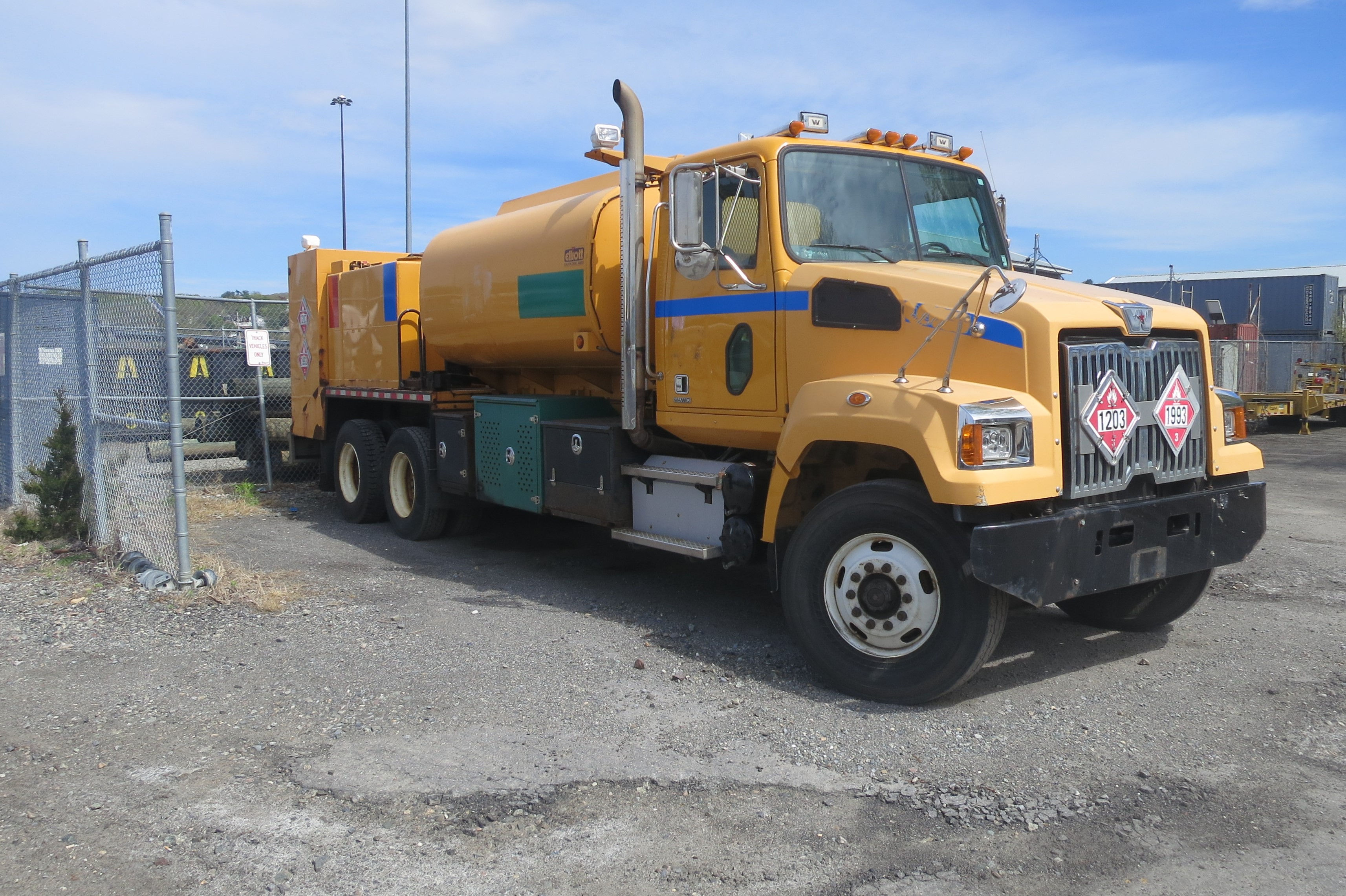 Western Star 4700 SF  Fuel Lube Service Truck