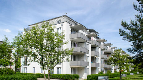 Modernes Mehrfamilienhaus