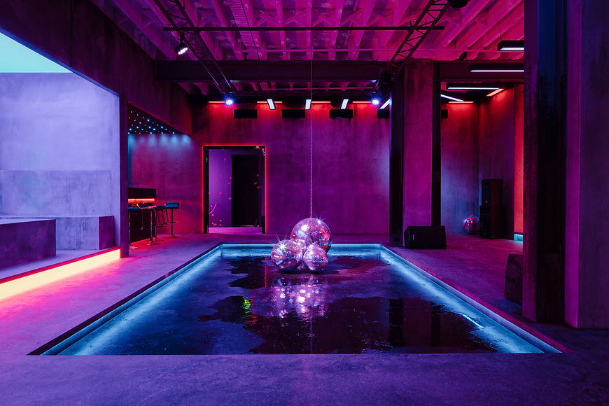 CHEN WEI 陈维, Drunken Dance Hall, 2015, wood, steel, luminescent paint, broken glass, light