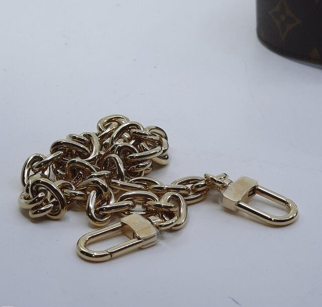 Thumbnail: LOUIS VUITTON PAPILLON TRUNK BAG