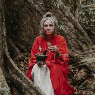 The Hedge Witch & the Wild Magic of Hedgerows: Threshold Guardians & Liminal Witchcraft