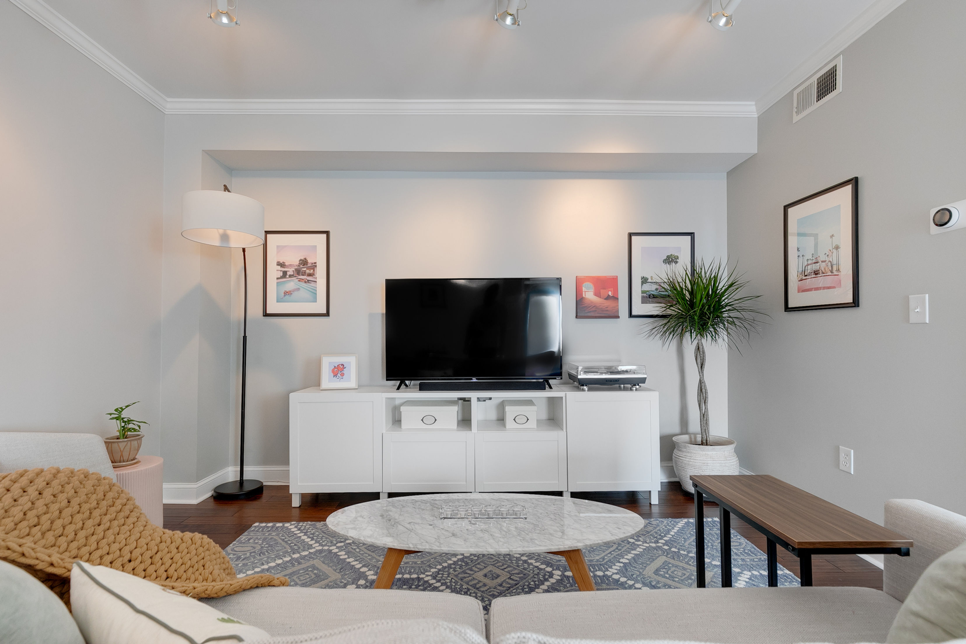 2418 E Franklin #114