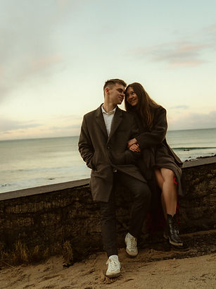 Séance photo de couple à la plage à Brest en Bretagne