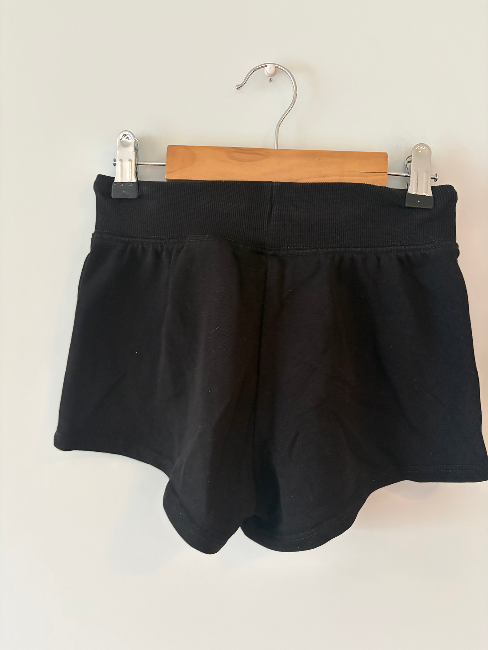 Thumbnail: zwart shortje h&m 140