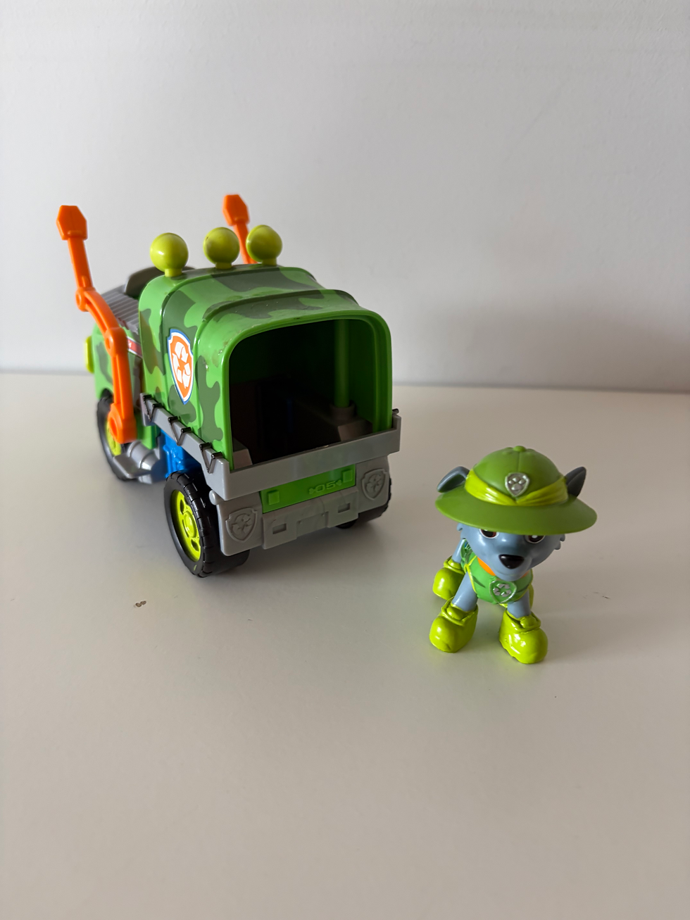 Thumbnail: speelgoed: camouflage auto met hond paw patrol
