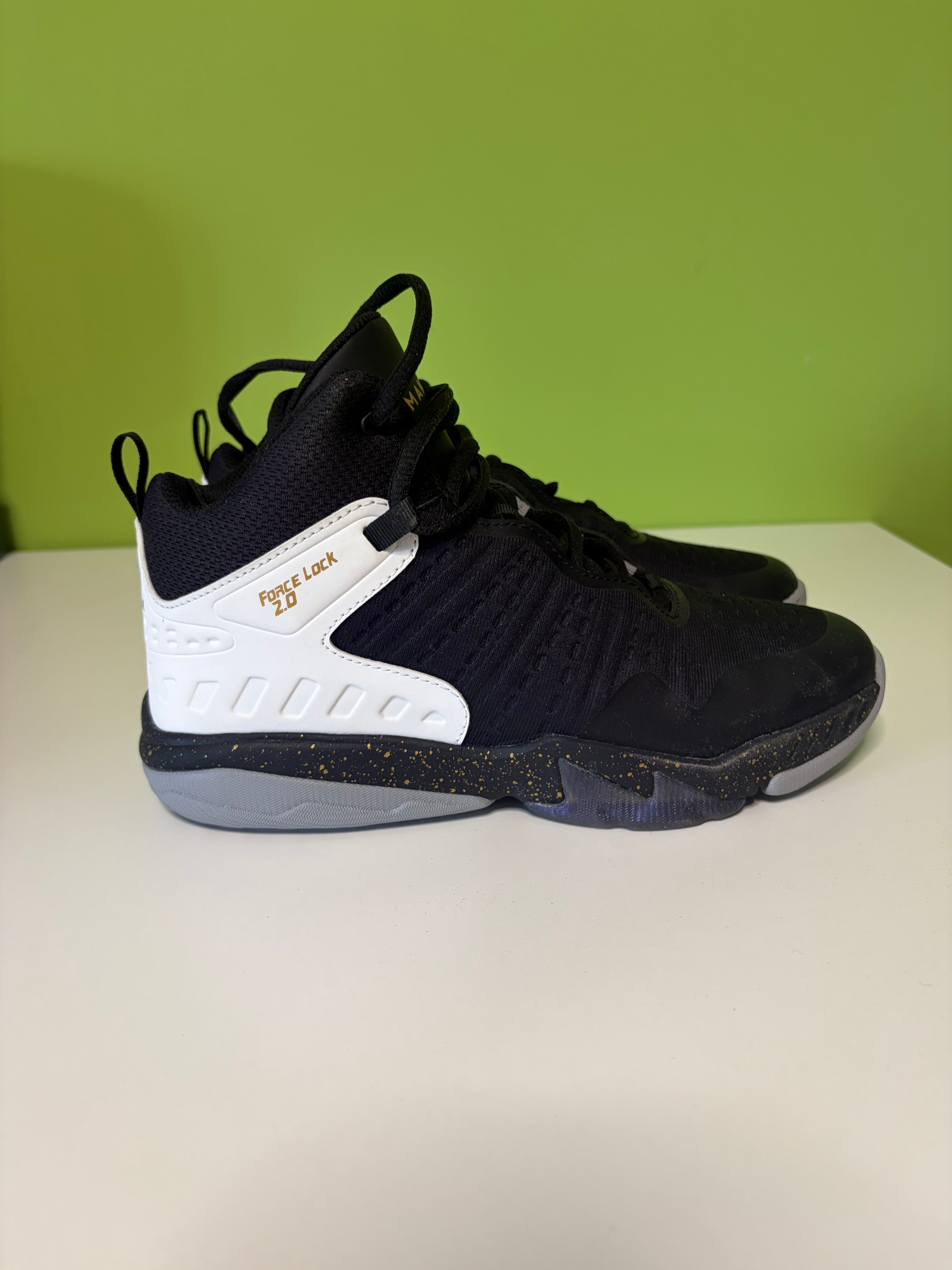 schoenen: basketbal sneakers decathlon 38
