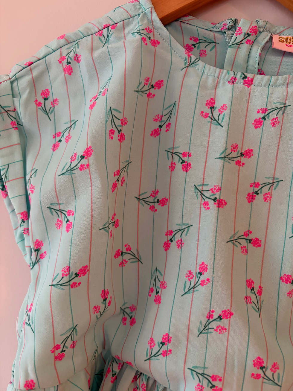 Thumbnail: groen kleedje roze bloemen someone 116
