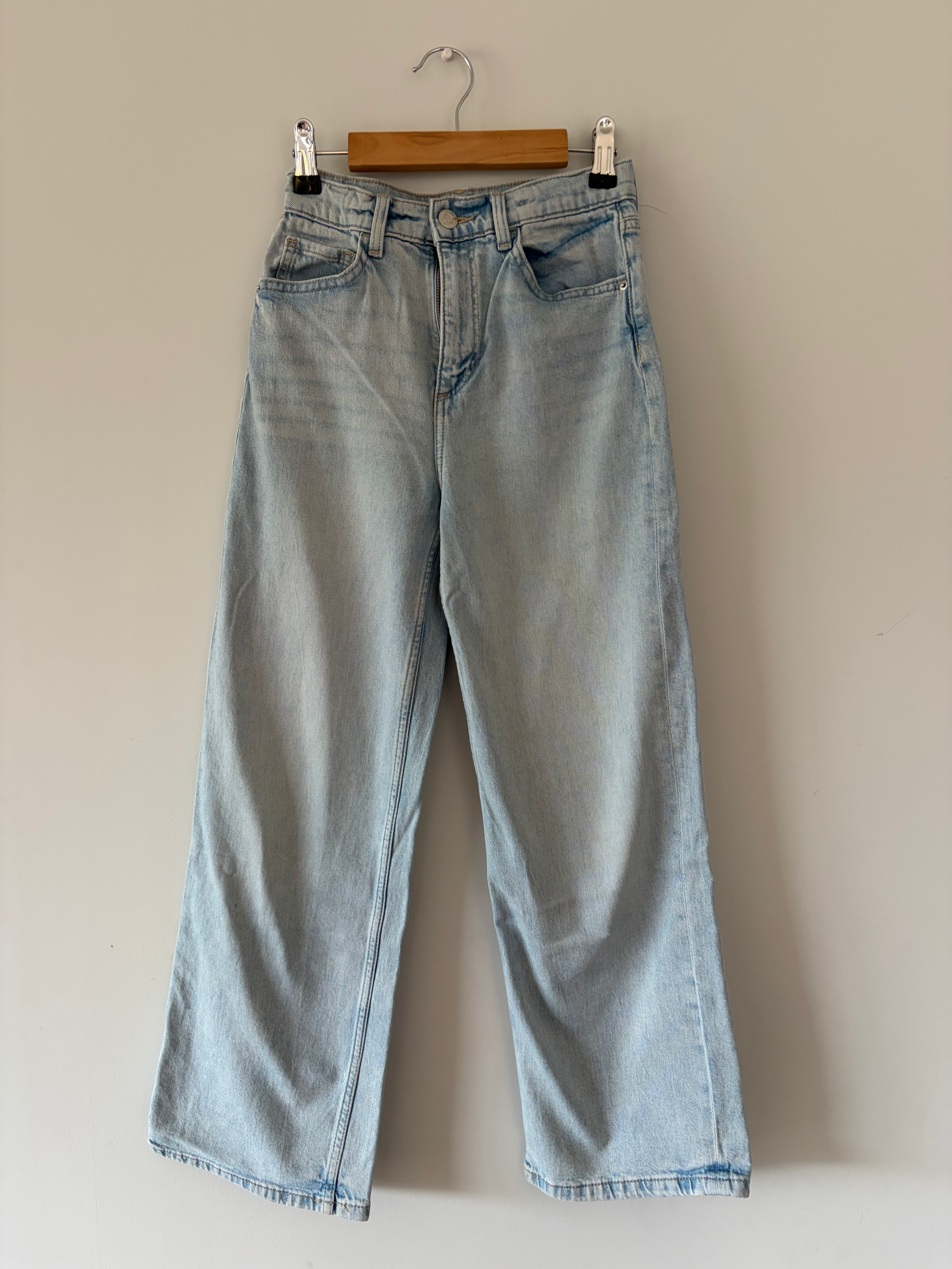 licht blauwe brede jeans broek H&M 146