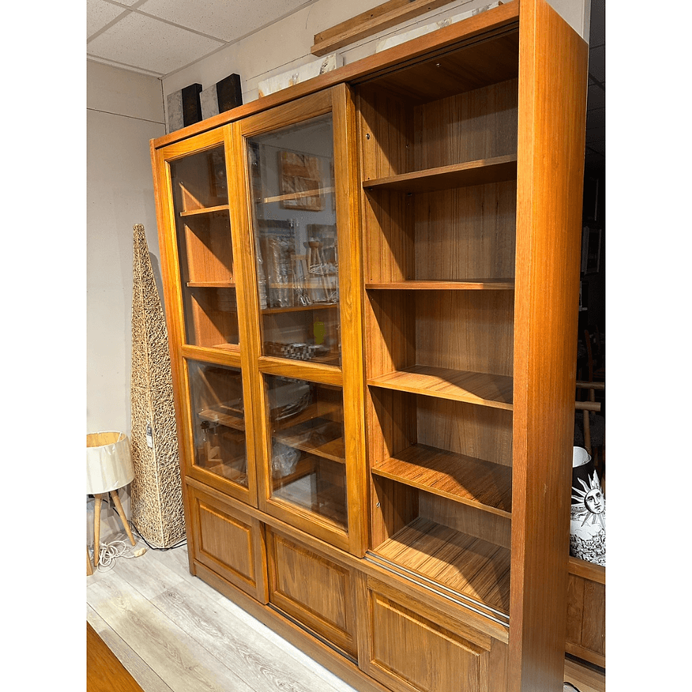 縮圖：205 推門書櫃