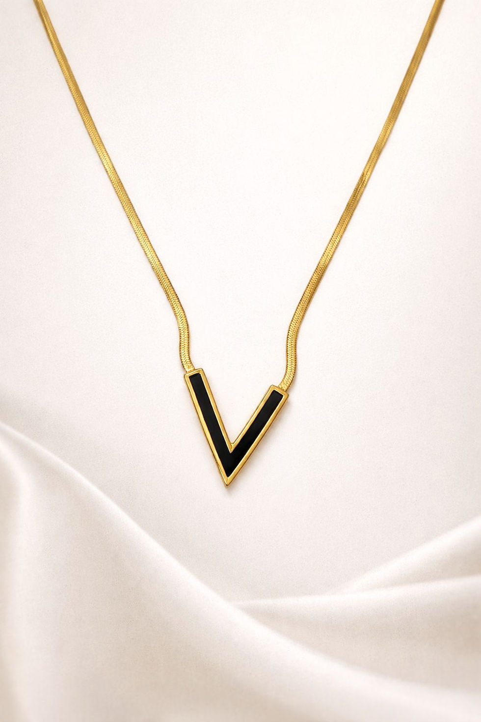 Thumbnail: MANRAH Noir V Pendant Necklace