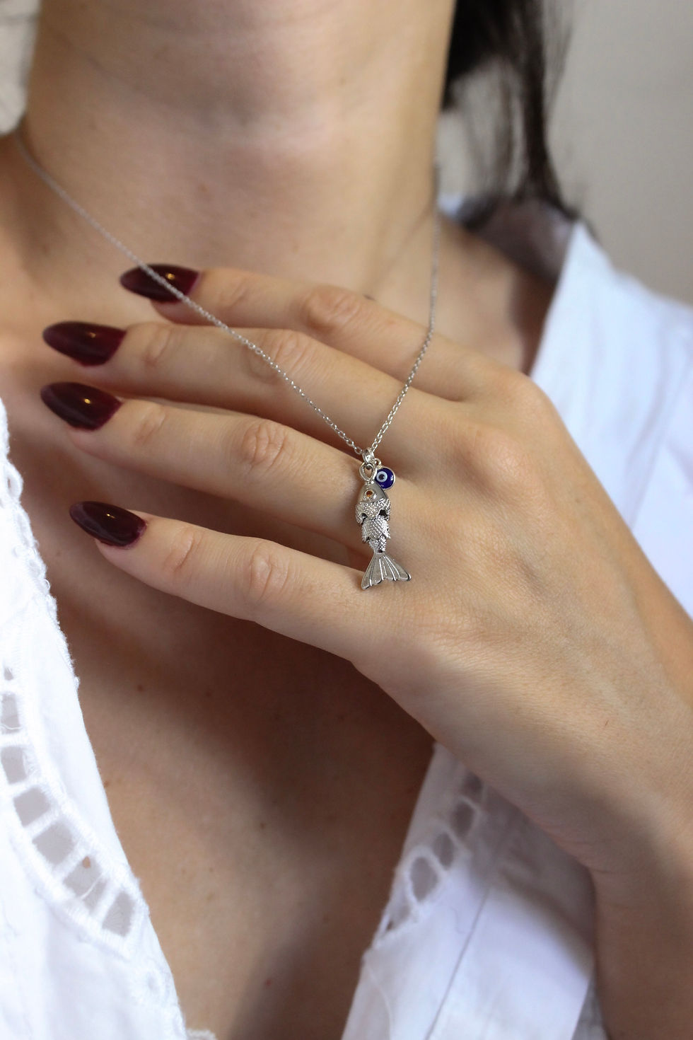 תמונה ממוזערת: שרשרת דג קטן סטיינלס סטיל ועין כחולה