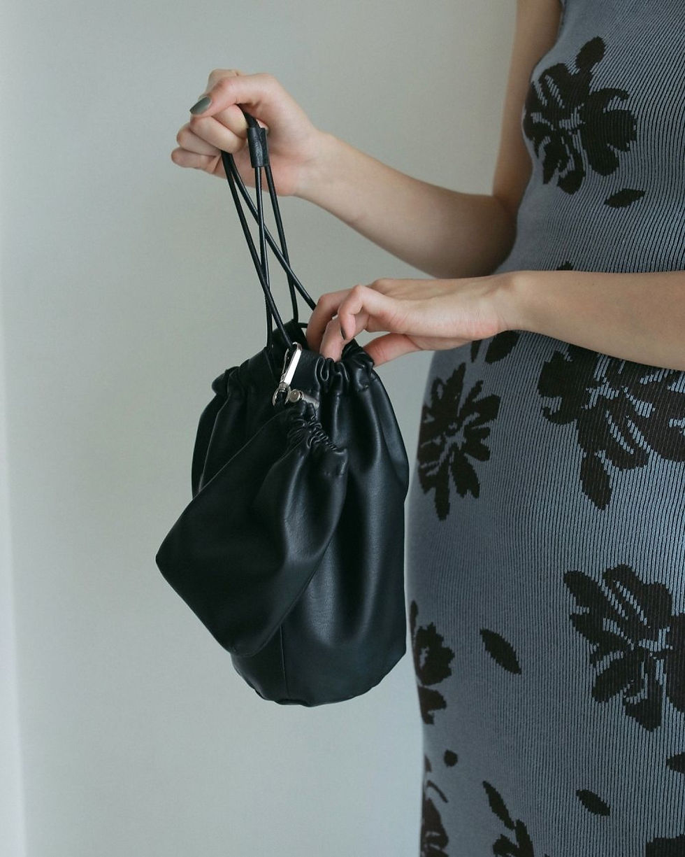 サムネイル： ànuke Leather Tube Bag