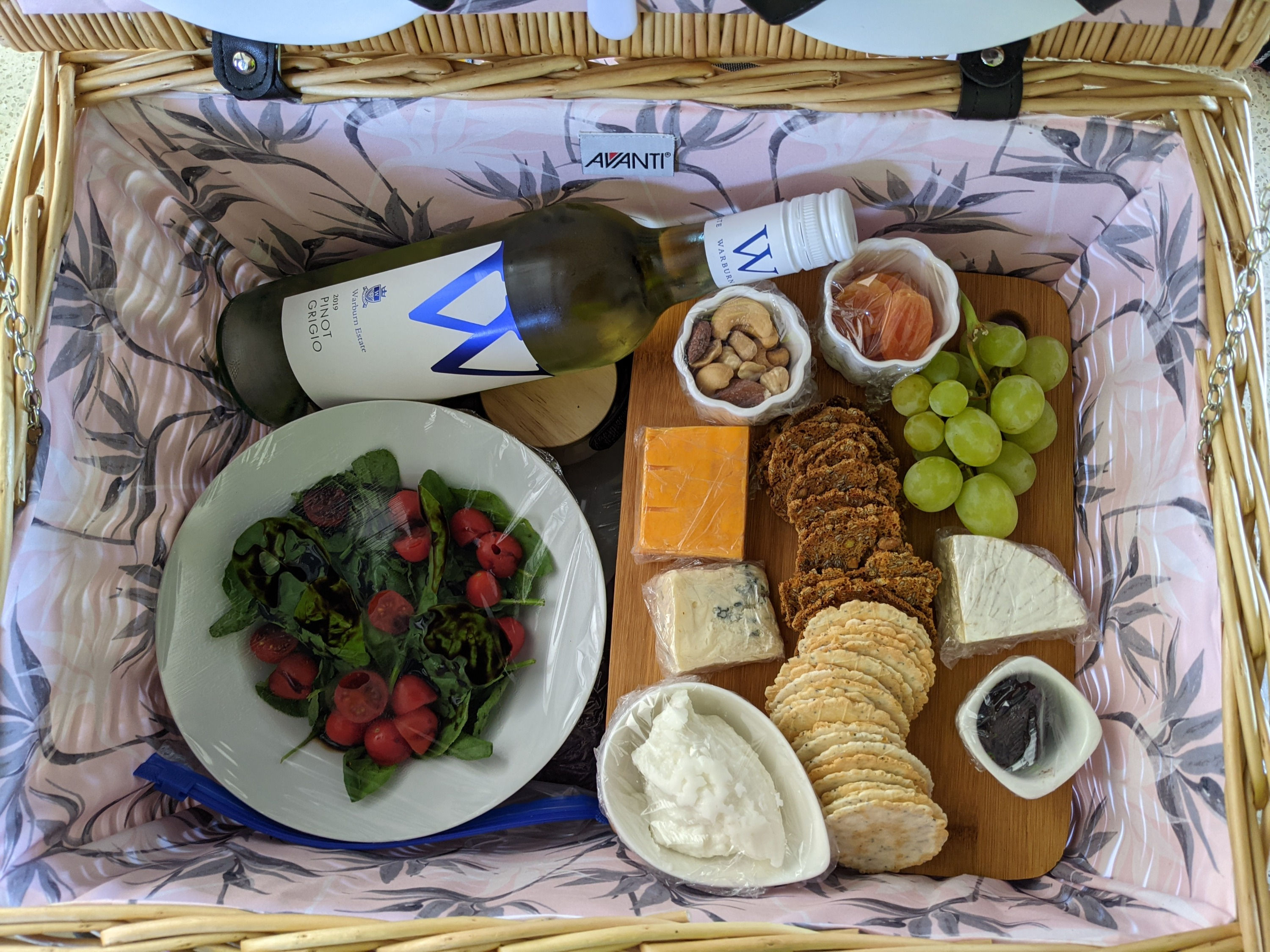 A Picnic Hamper (2 persons)