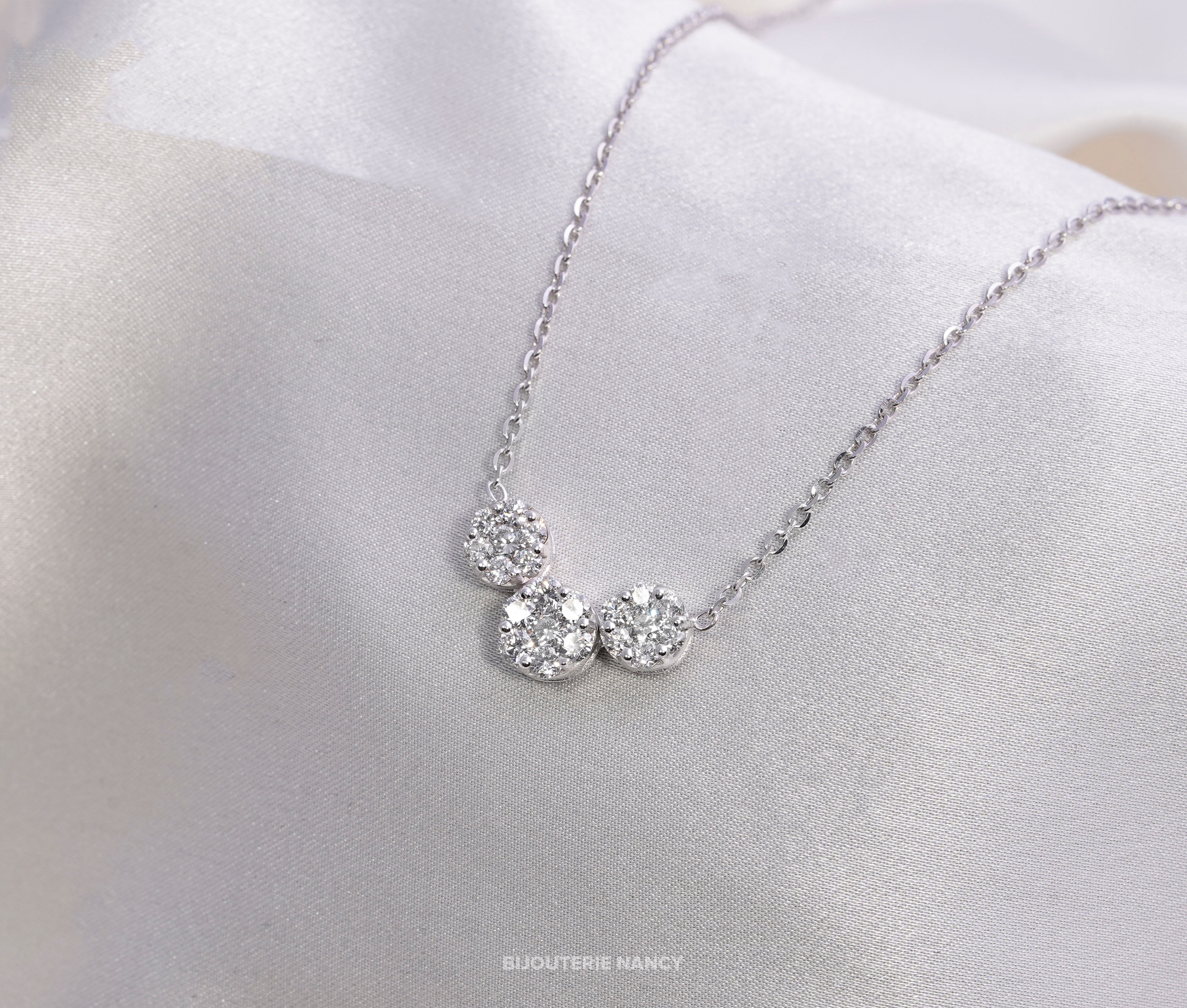 Snowflakes Flower necklace 18K 0.75 carat Trio flower diamond necklace