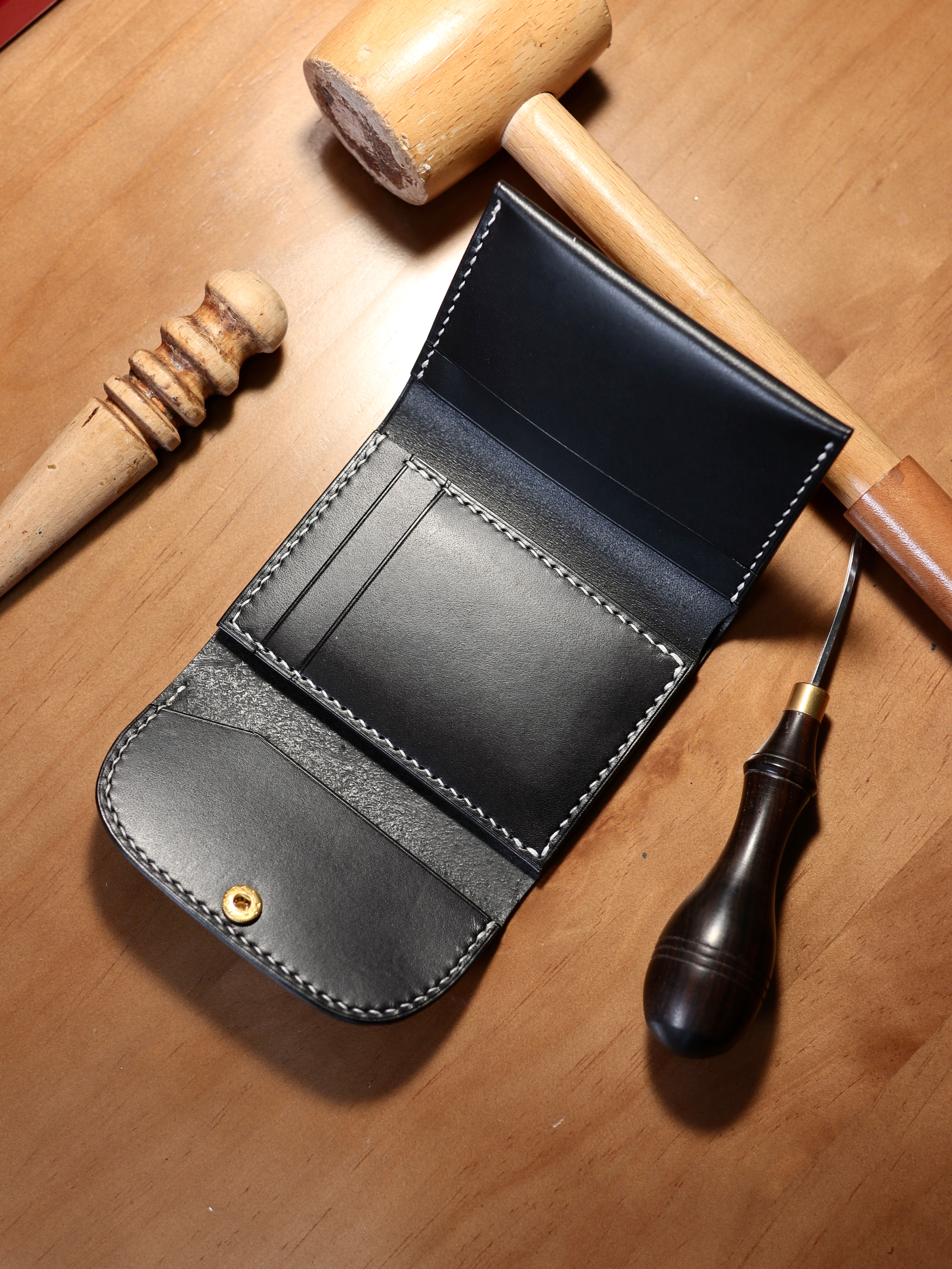 Portefeuille à deux volets avec bouton-pression