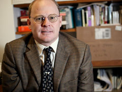 「天皇論」巡りケネス・ルオフ氏と討論
