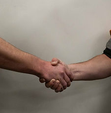 Handshake%20-%20trust%20(1%20of%201)_edi