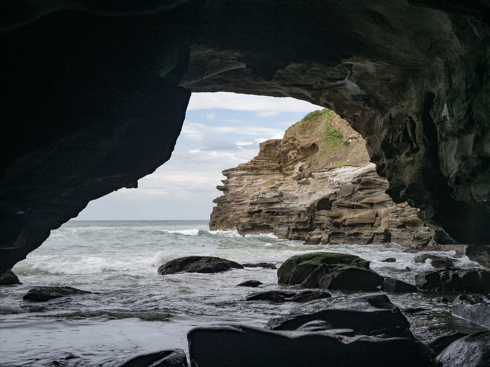 Ghosties Beach Caves (Rainbow Caves)