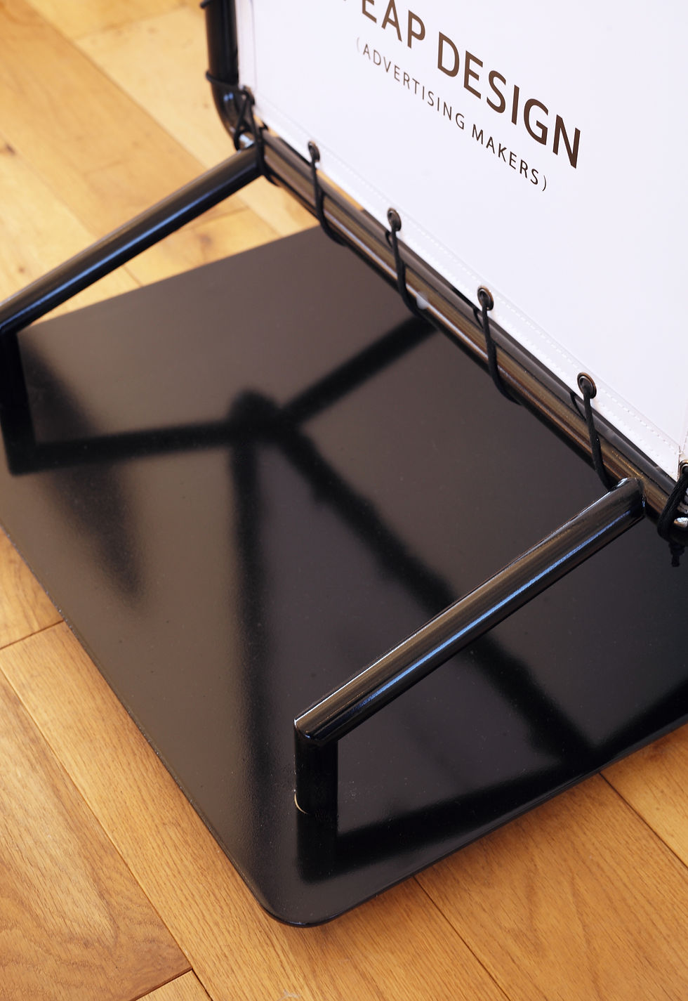 Thumbnail: Tent curtain stand sign