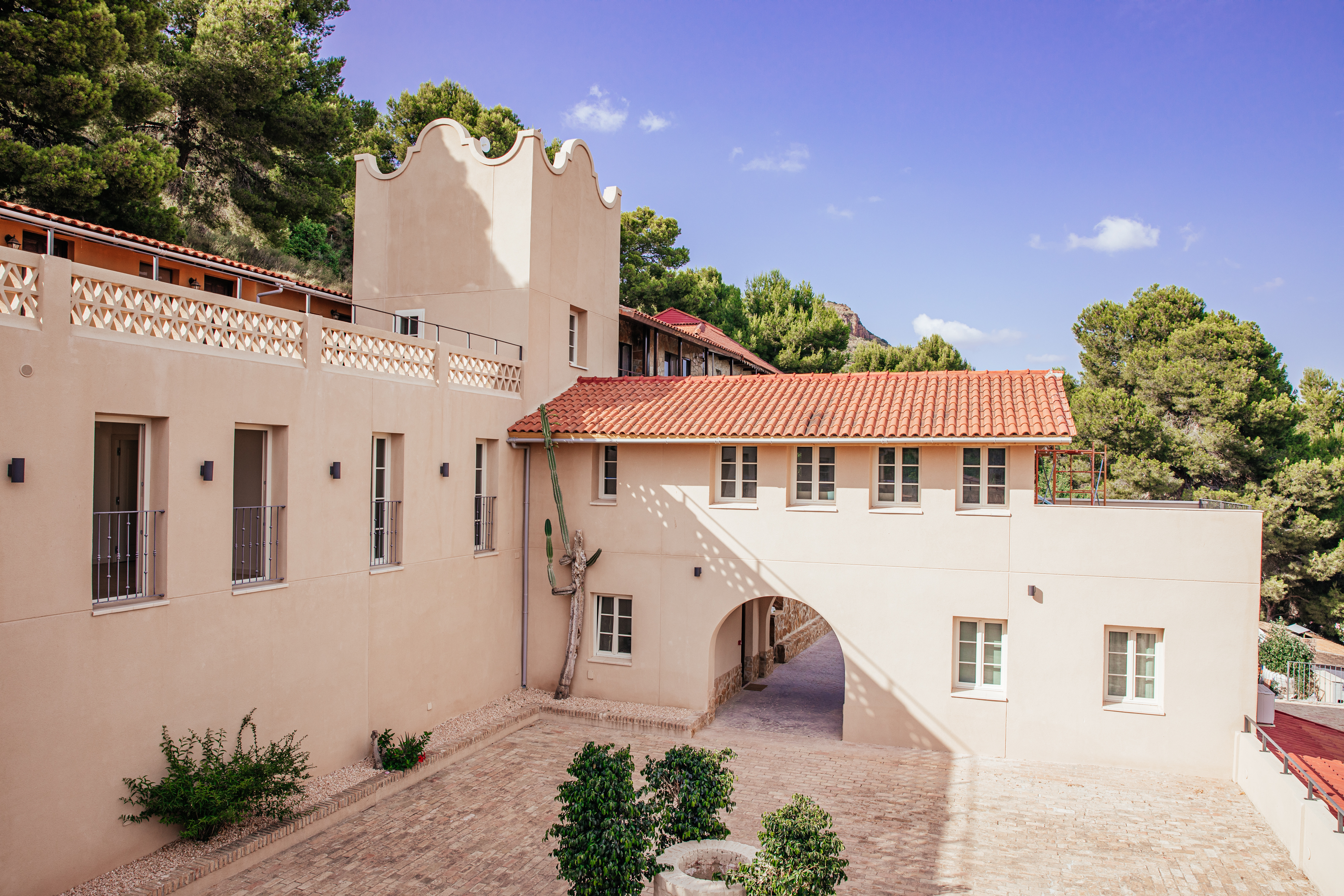 Villa exterior in the Sierra Calderona