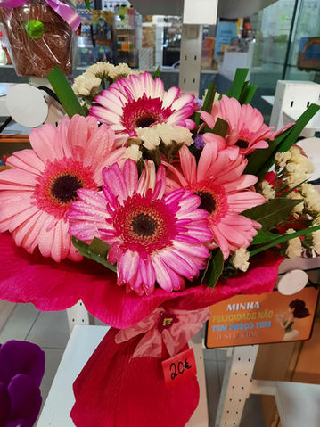 * valor ramo excepto dias namorados, dia da mulher ou dia da mae.
Acresce valor da entrega
Excepto dias da mae, mulher e namorados