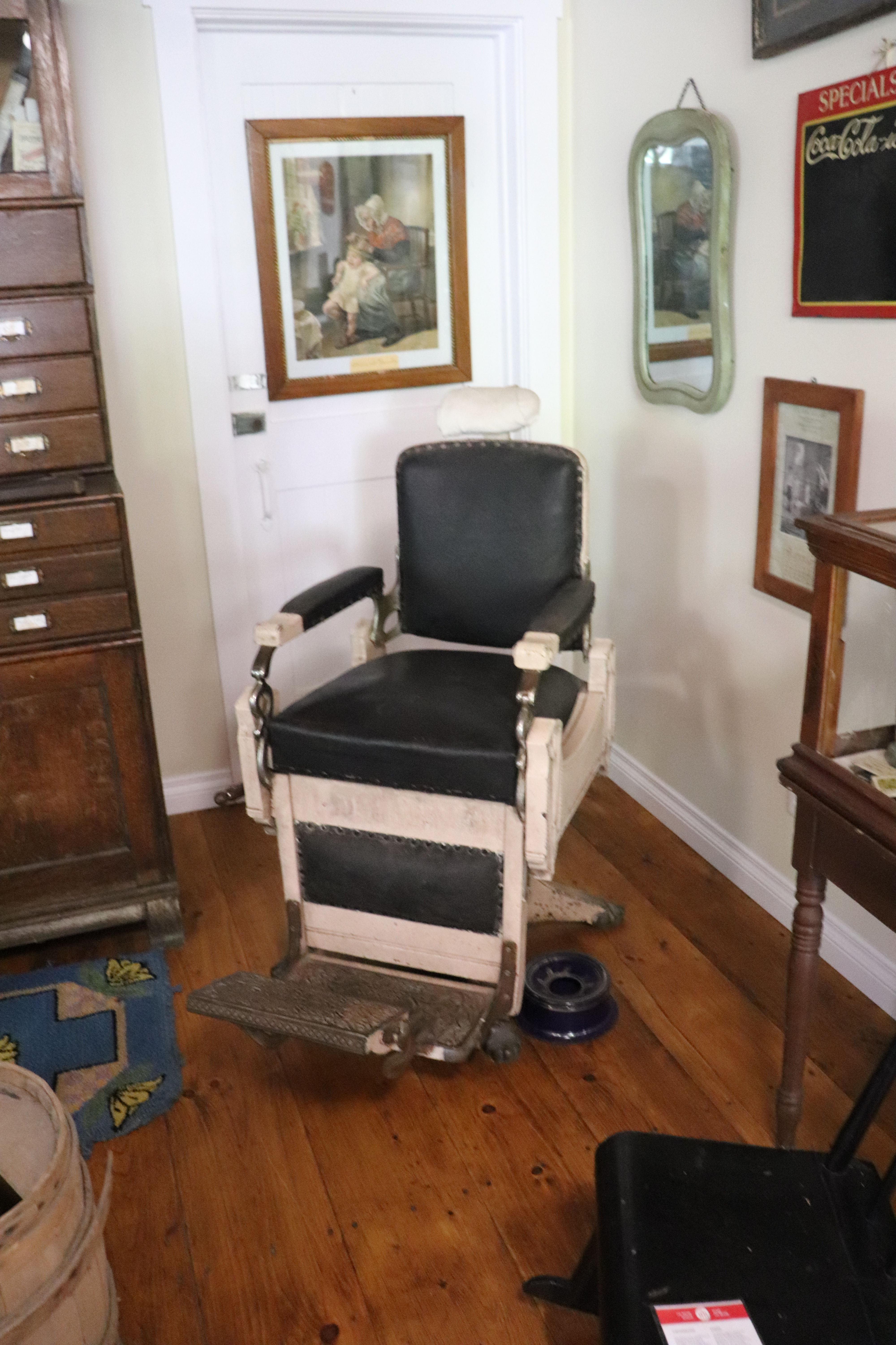 Barber’s chair /Chaise de barbier