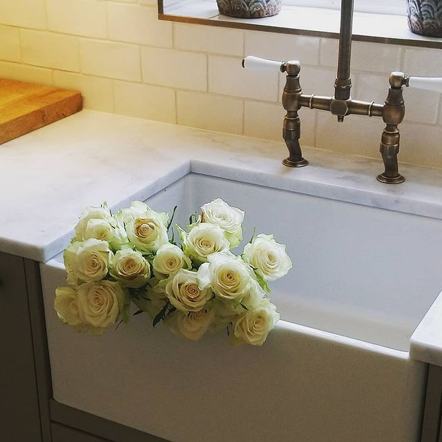 Classic Shaker kitchen with butler sink