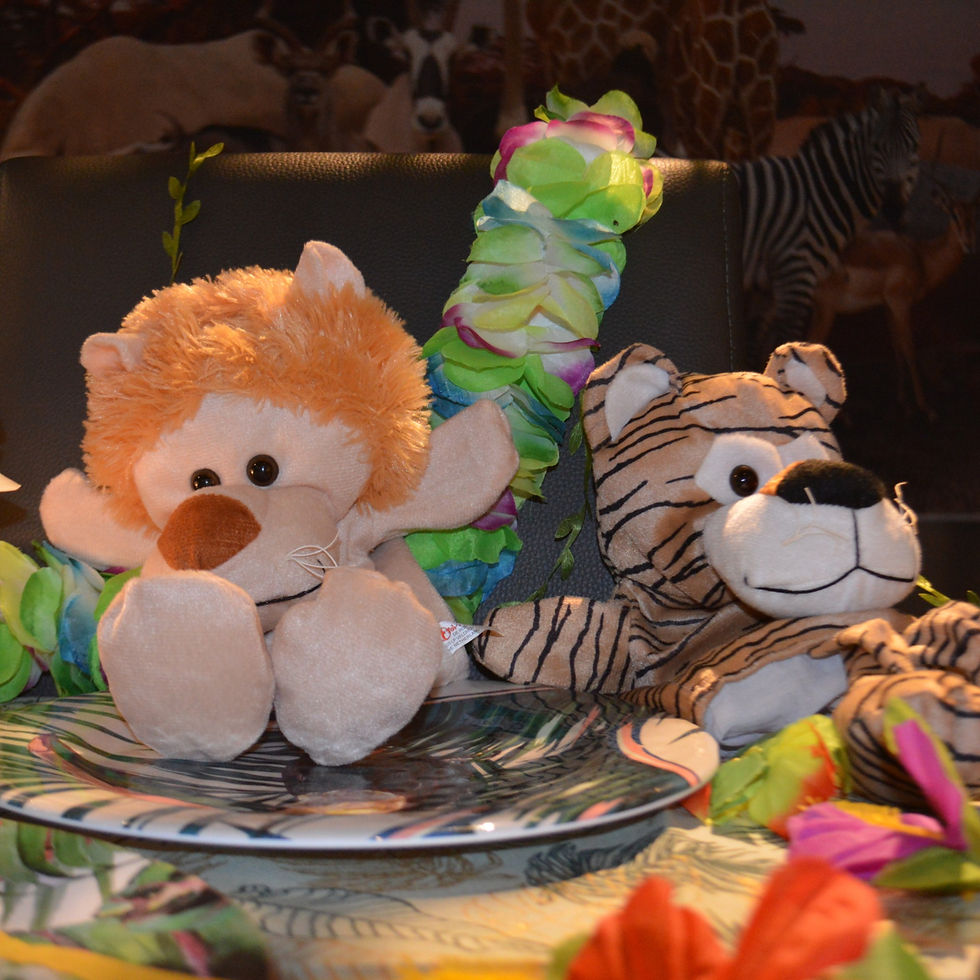 Thumbnail: Diverse jungle dierenknuffels: aap, leeuw, olifant, slang etc.
