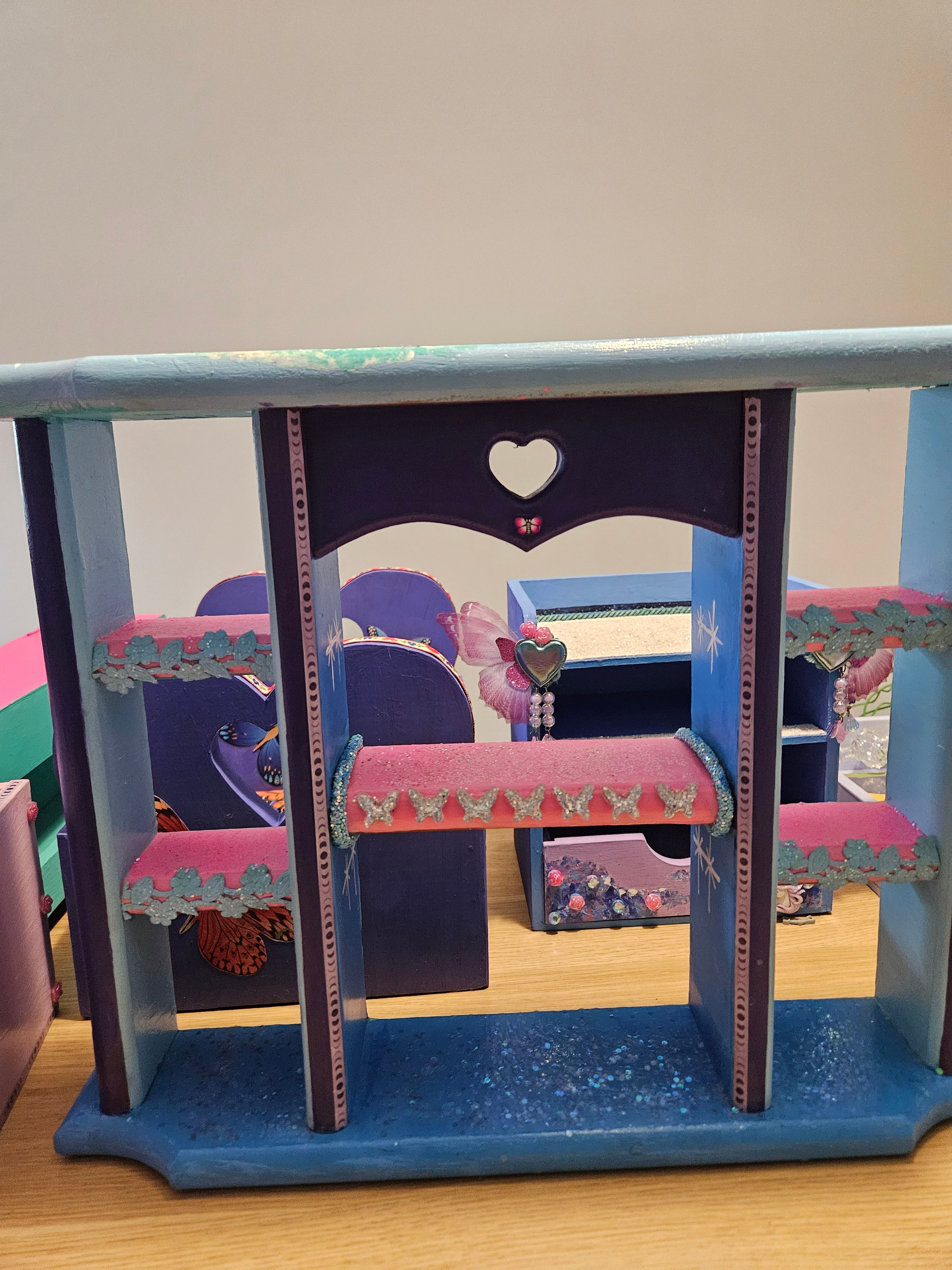 Dresser top Princess Shelf / Cabinet