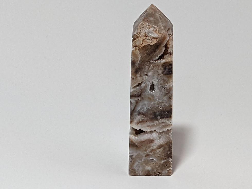 Thumbnail: Sphalerite Tower with sharp and well-defined facets.