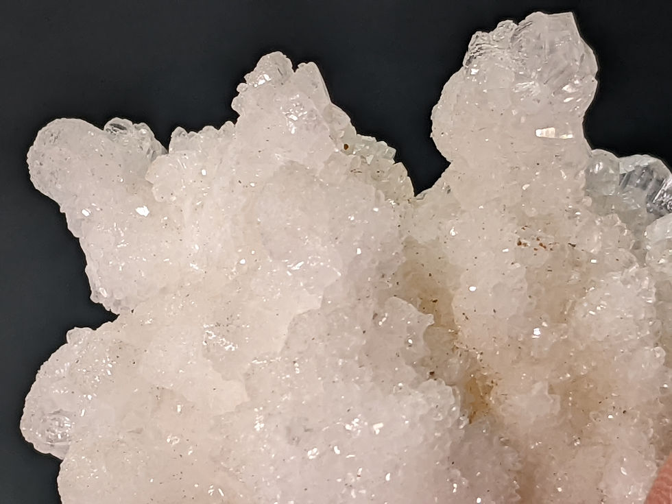 Thumbnail: _jujujems_white-needle-like-formations_grounding-stability-emotional-healing_root-chakra_orthohombric-pattern_white-gray
