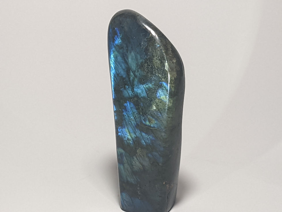 Thumbnail: Flashy, towering Labradorite freeform